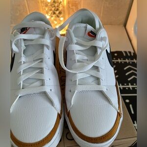 Women’s Nike Court Legacy Sneakers Size 7.5